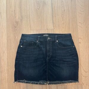 Express Women's Dark Blue Denim Mini Skirt size 10 (worn once) - Navy